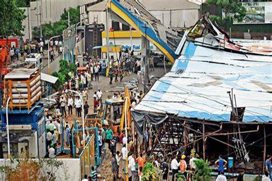 ghatkopar-hoarding-collapse